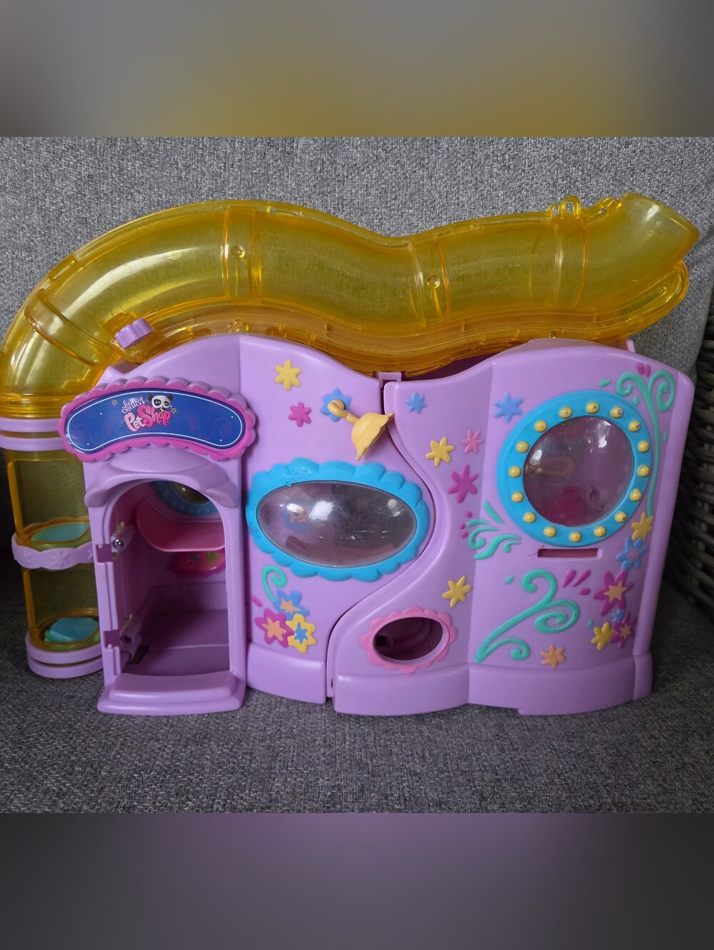 Little Lovin' Pet Playhouse LPS Littlest Pet Shop Exclusive Toys R Us read